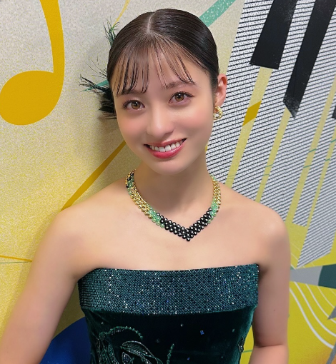 橋本環奈のくびれウエストがすごい!トレーニングや食事などを調査!
