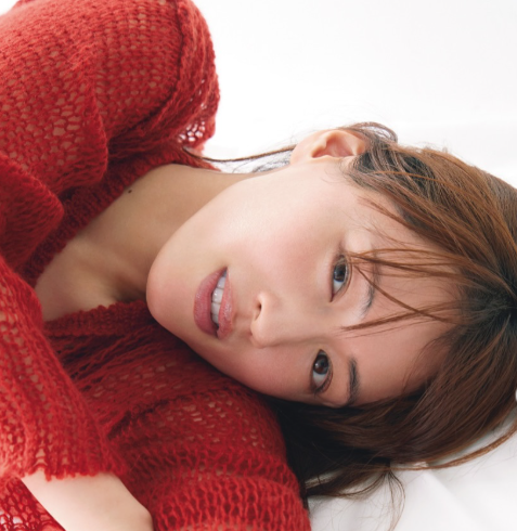 綾瀬はるかの美しさの秘密を徹底解剖!スタイル維持法・話題のCM衣装・最新プロフィールまとめ