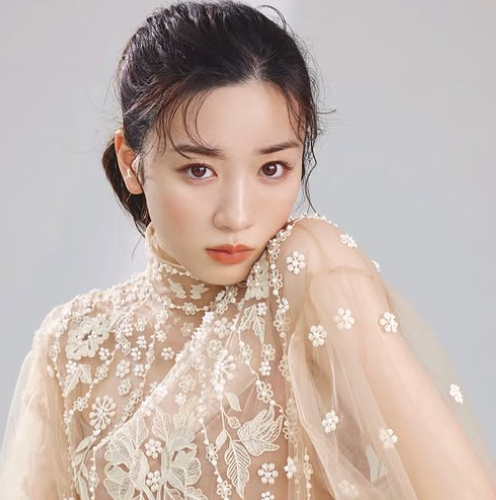 永野芽郁の美しさの秘密を徹底解剖!腹筋の作り方・鼻の整形疑惑検証・最新プロフィールまとめ